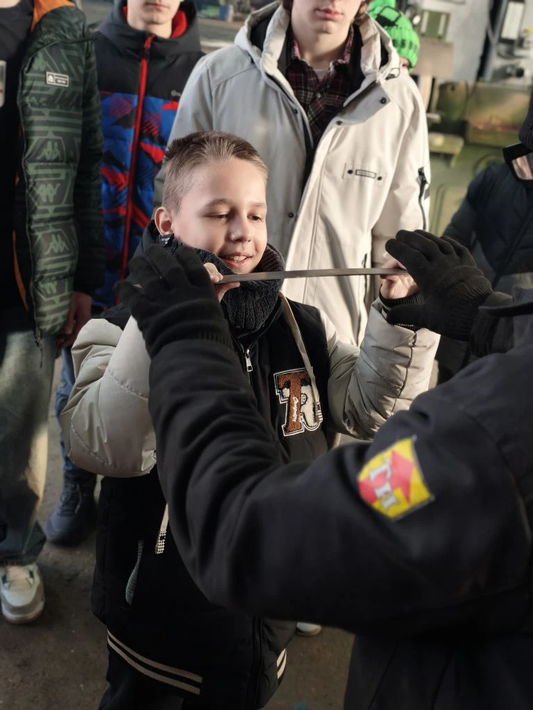 Пришли за знаниями, ушли с мешком сои для собственного эксперимента. Во ВНИИ сои прошла экскурсия для учеников лицея АмГУ и участников кружка «Робототехника»