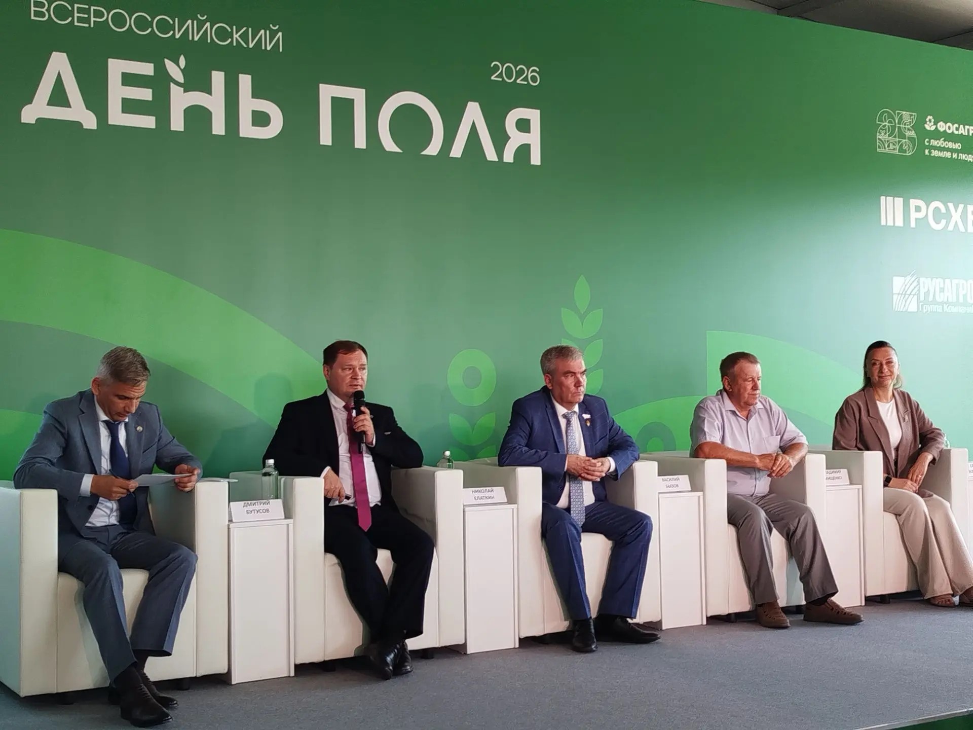 45% белка в семенах и урожайность в 4,5 тонн с гектара – о перспективах селекции сои и научных достижениях рассказала директор ВНИИ сои Елена Волкова на заседании круглого стола в рамках деловой программы Всероссийского Дня поля.