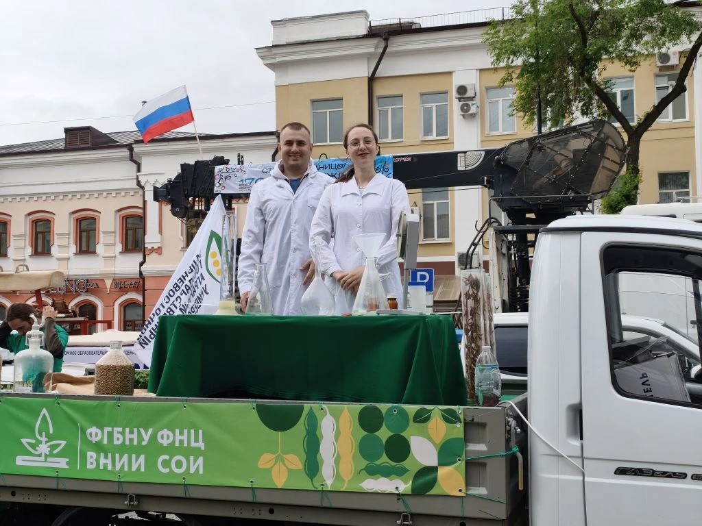 ВНИИ сои принял участие в праздничном шествии в честь 170-летия Благовещенска!