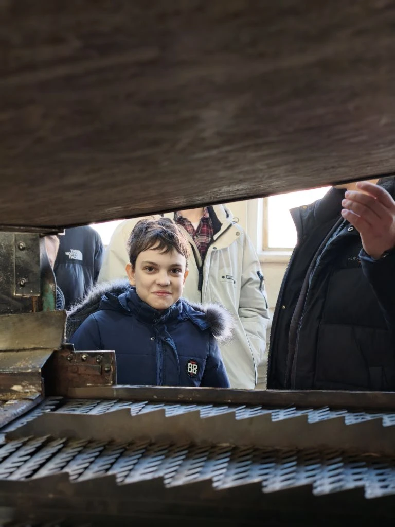 Пришли за знаниями, ушли с мешком сои для собственного эксперимента. Во ВНИИ сои прошла экскурсия для учеников лицея АмГУ и участников кружка «Робототехника»