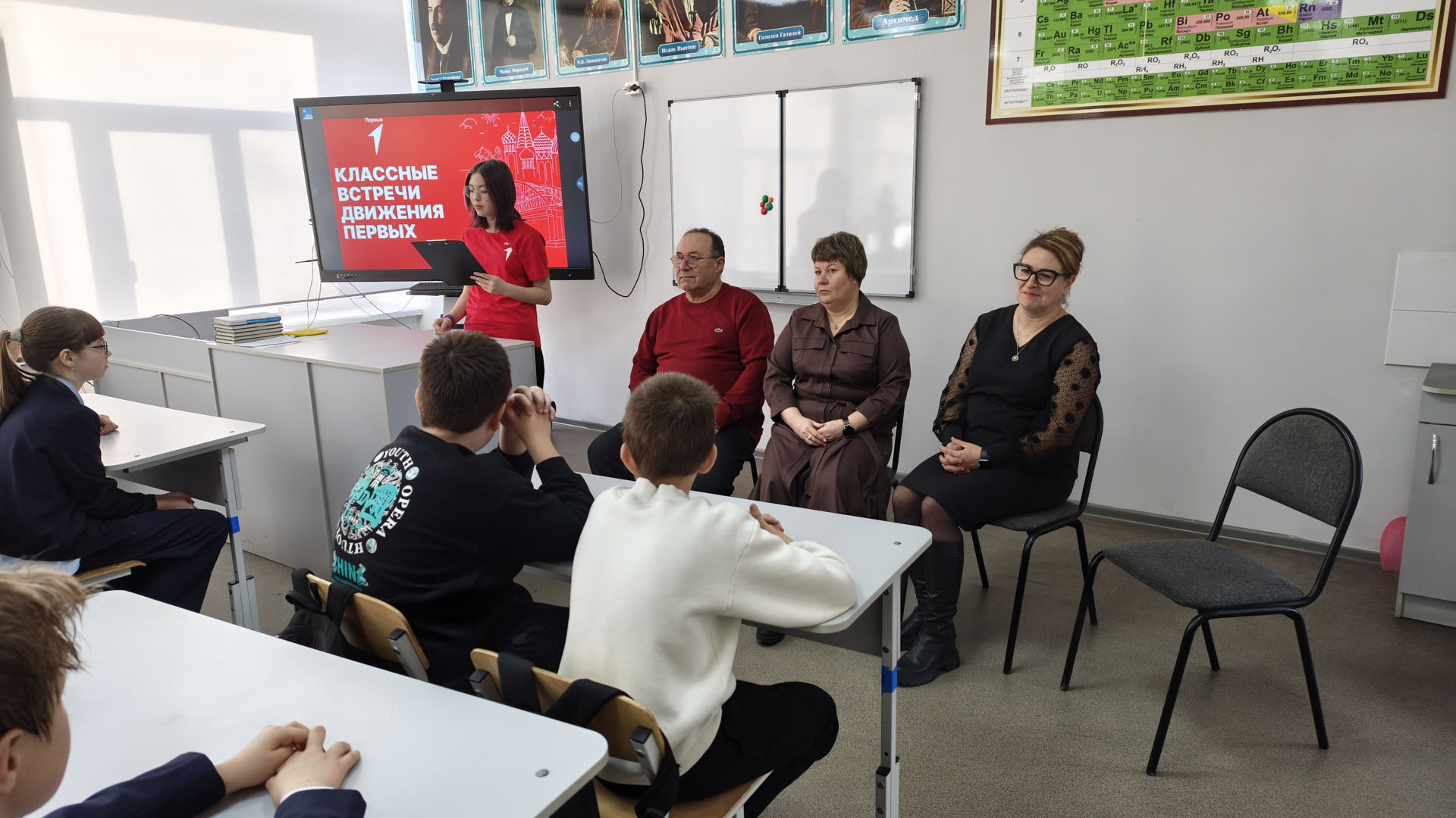 Растим новое поколение ученых. Специалисты ВНИИ сои провели классный час в школе села Садовое. На встречу с научными сотрудниками пришли 45 детей с 5-го по 7-й класс